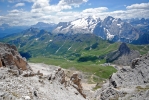 Sas de Pordoi - pohled na Marmoladu a Passo Pordoi