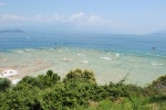 Sirmione - Pláž a pohled na Lago di Garda