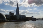 Podvečerní nábřeží Temže a HMS Belfast