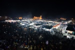 Živé náměstí Jemaa El Fnaa pozdě večer