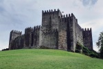 Románský hrad v Guimarães
