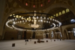 Interiér mešity Al-Fatih v Bahrajnu